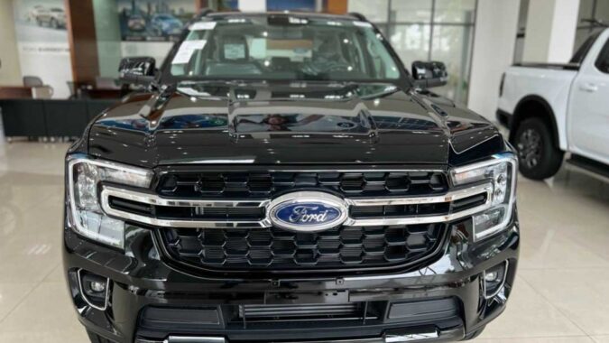 Đầu xe Ford Everest Ambiente số tự động 1 cầu 2023