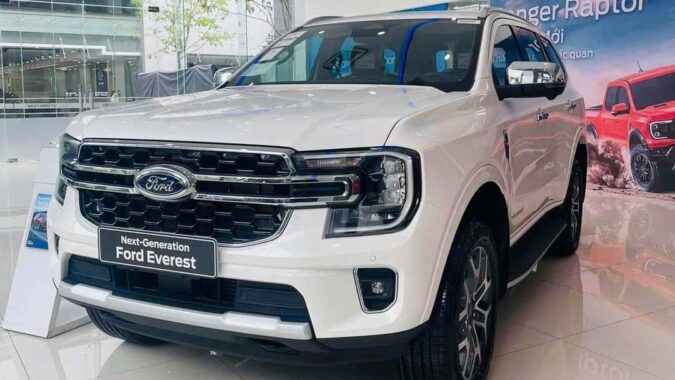 Đầu xe Ford Everest Titanium 1 cầu