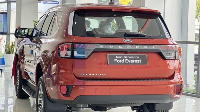 Thiết kế ngoại thất Ford Everest Titanium 4x2 - Đuôi xe