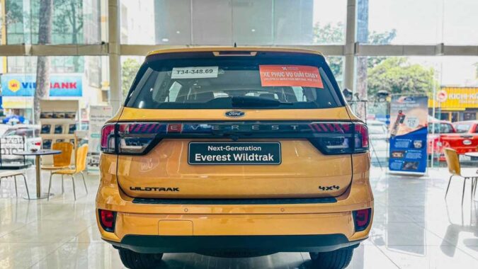 Đít xe Ford Everest Wildtrak 2 cầu số tự động