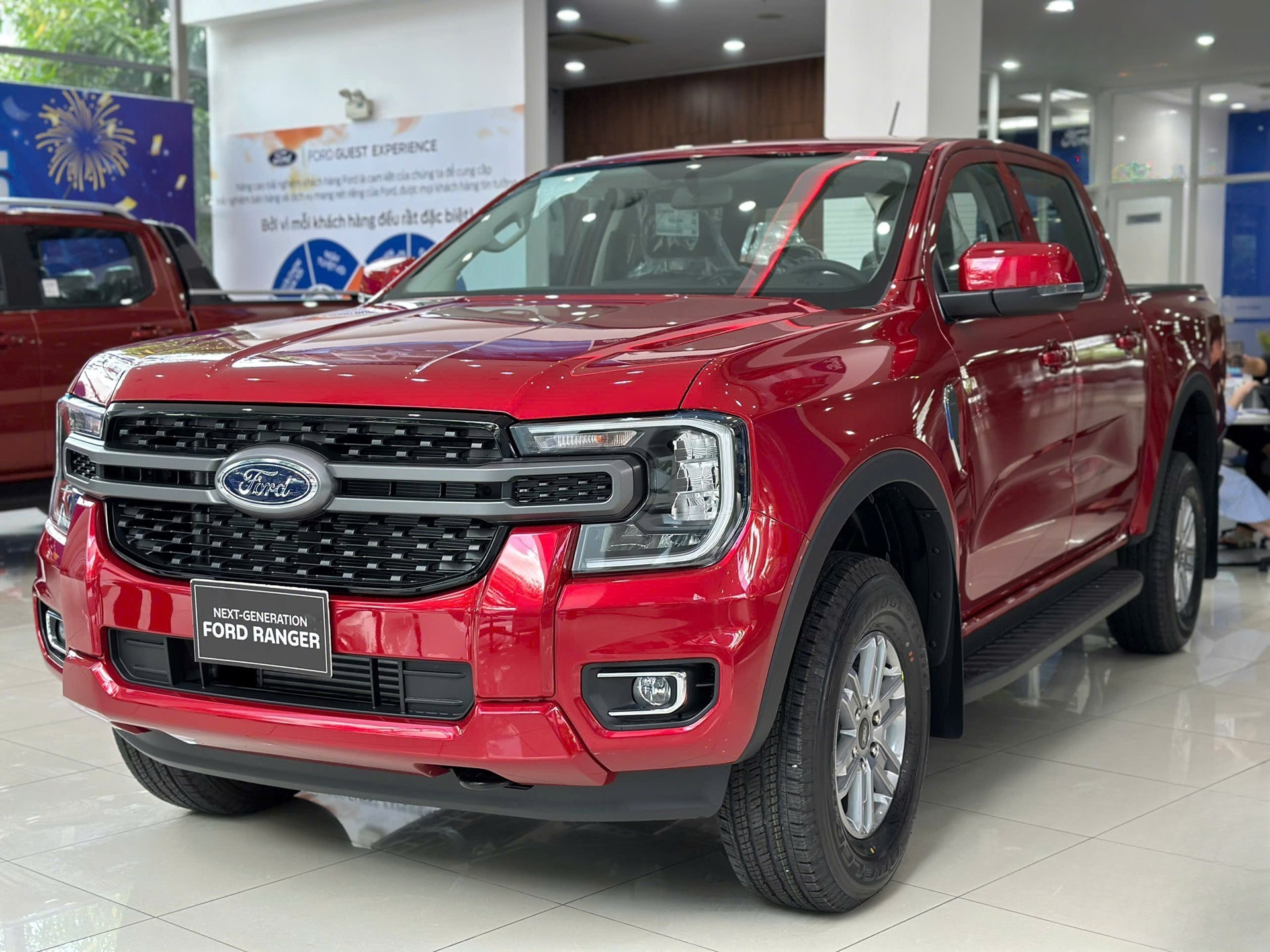 Chi Tiết Ford Ranger XLS AT 4x2 2025: Giá Xe, Thông Số, Đánh Giá 3