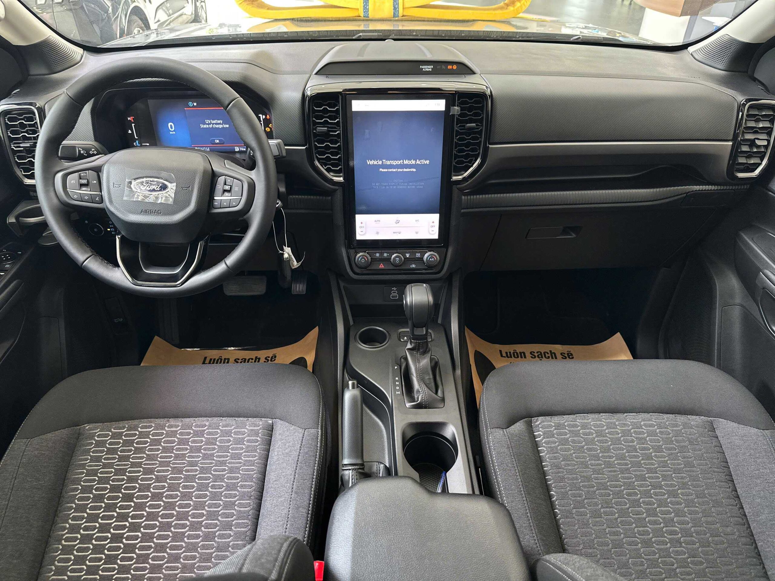 Nội thất Ford Ranger XLS AT 4x2 2026 - Khoang lái