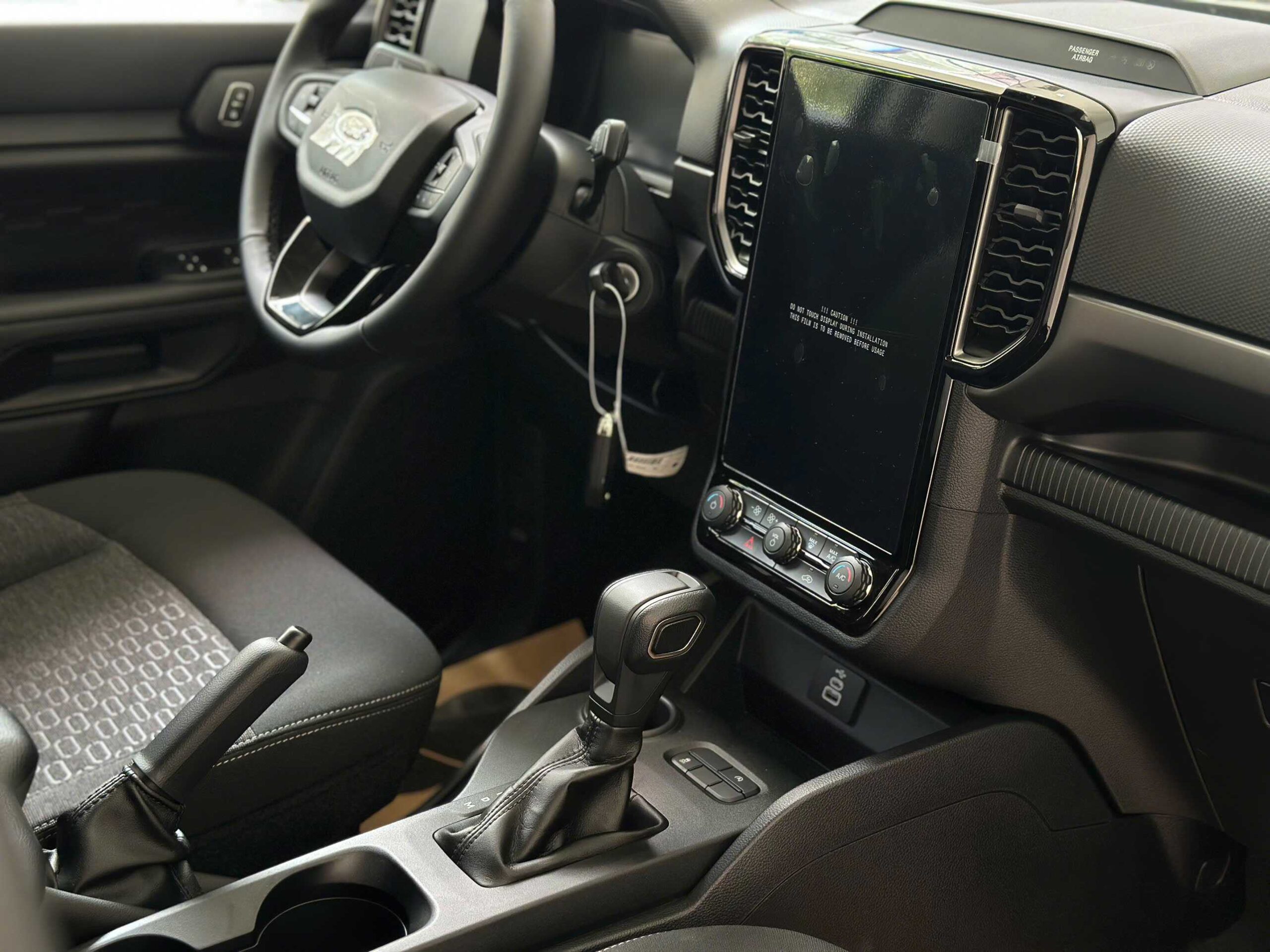 Trang bị tiện nghi trên Ford Ranger XLS 4x2 2026