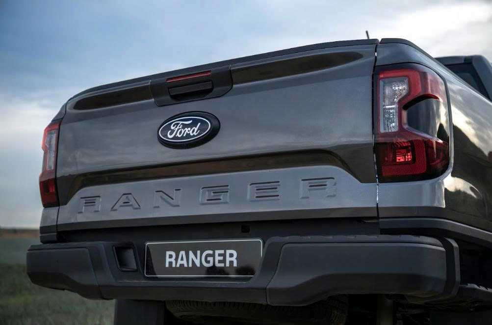 Chi Tiết Ford Ranger XLS 10AT 4x2 2026: Giá Xe, Thông Số, Đánh Giá 18
