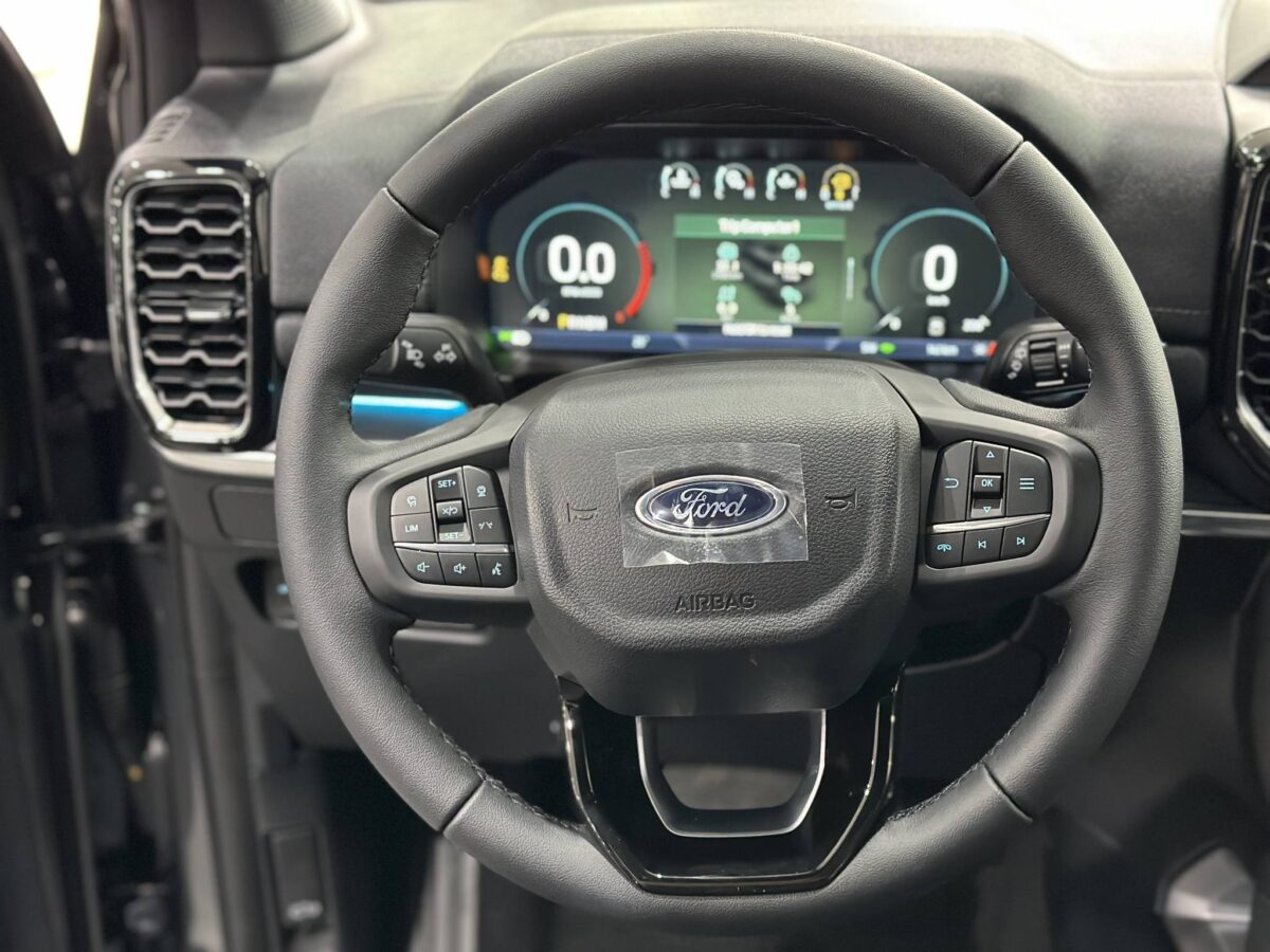Ford Everest Titanium 4x4 2025: Giá Xe, Thông Số Và Đánh Giá 9