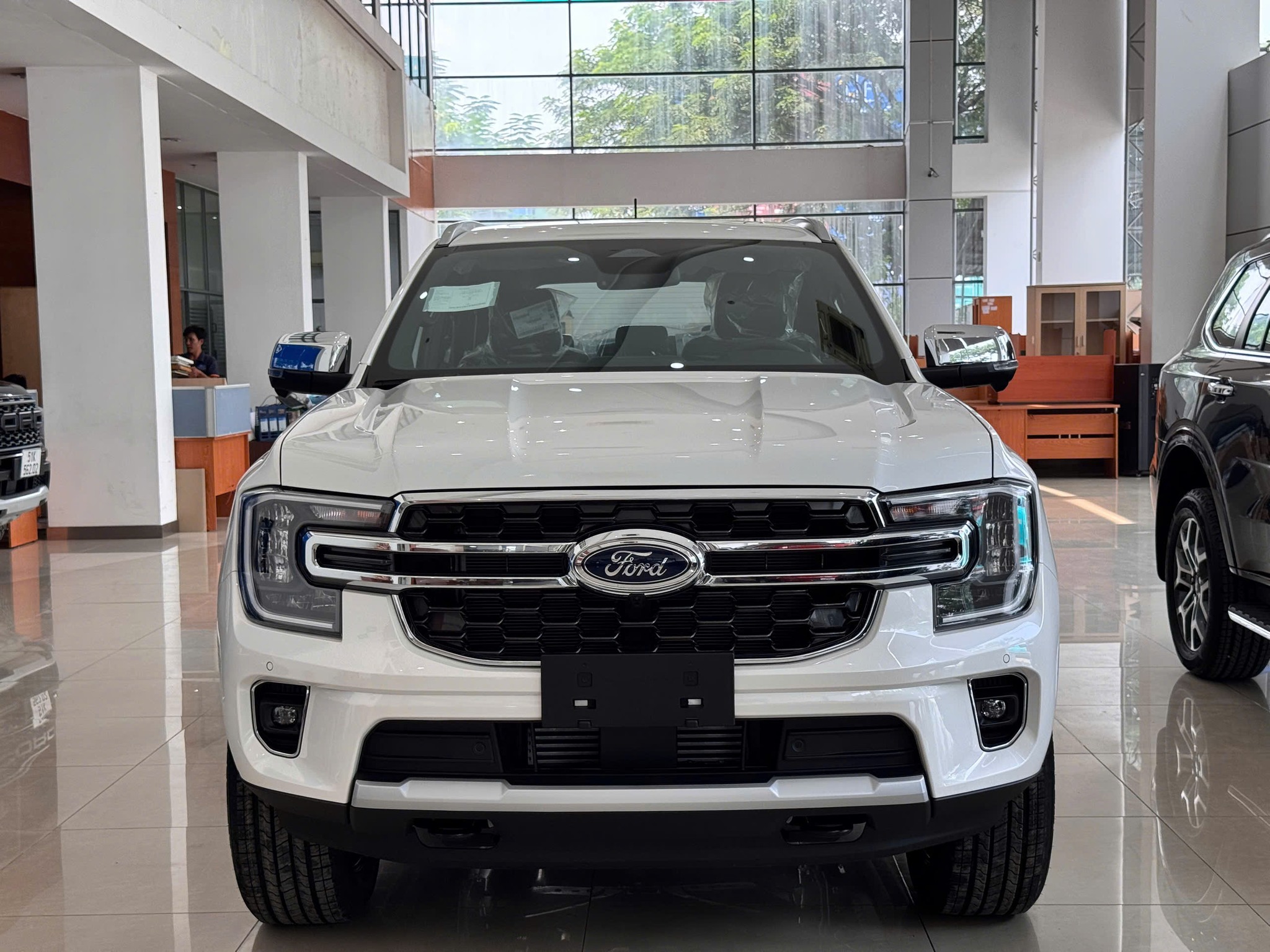 Ford Everest Titanium 4x2 2025 - Giá Xe, Thông Số Và Đánh Giá 4