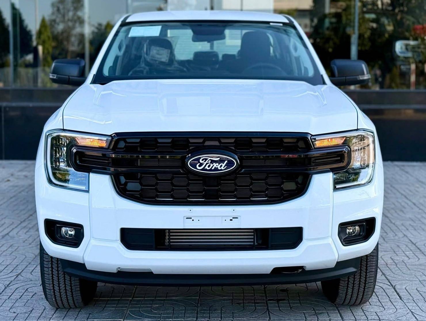 Thiết kế ngoại thất Ford Ranger XLS AT 4x2 2026 - Đầu xe