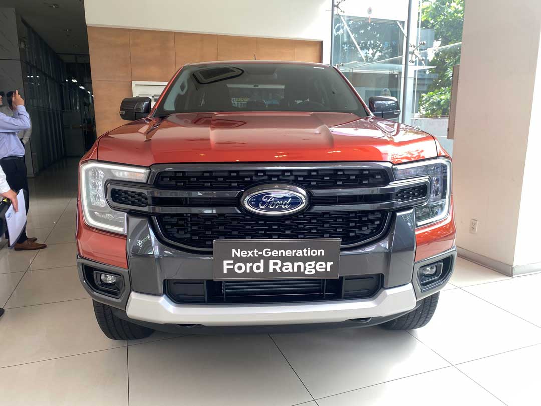 Ngoại thất Ford Ranger Sport 2024 - Đầu xe
