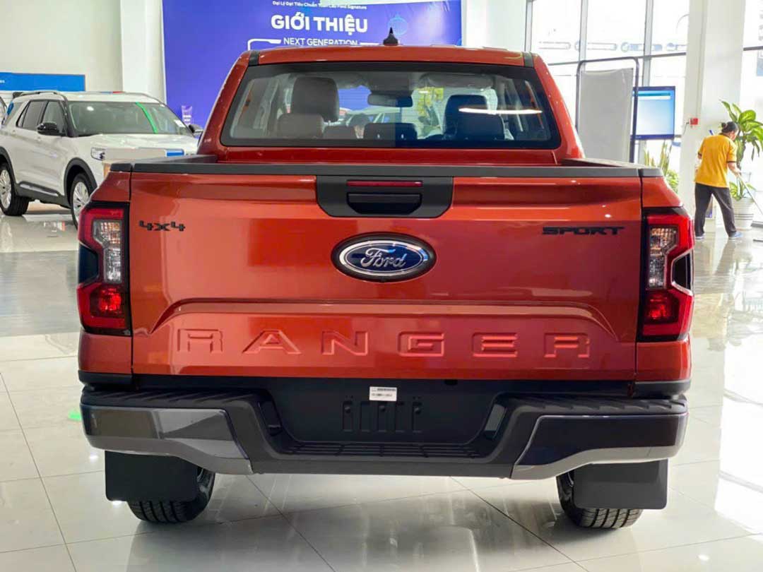 Ngoại thất Ford Ranger Sport 2024 - Đuôi xe