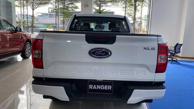 Thiết kế ngoại thất Ford Ranger XLS AT 4X2 2024 - Đuôi xe