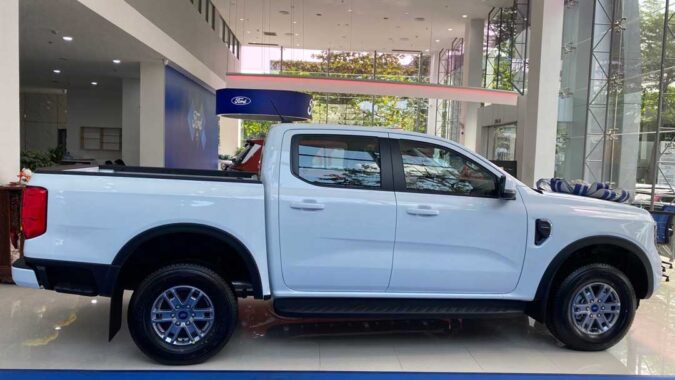 Thiết kế ngoại thất Ford Ranger XLS AT 4x2 2024 - Thân xe