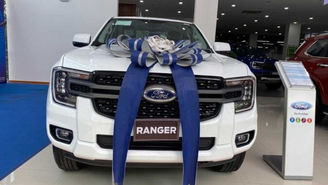 Thiết kế ngoại thất Ford Ranger XLS AT 4x2 2024 - Đầu xe