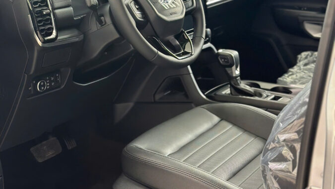 Chi Tiết Ford Everest Sport 2025: Giá Xe, Khuyến Mãi Kèm Thông Số 14