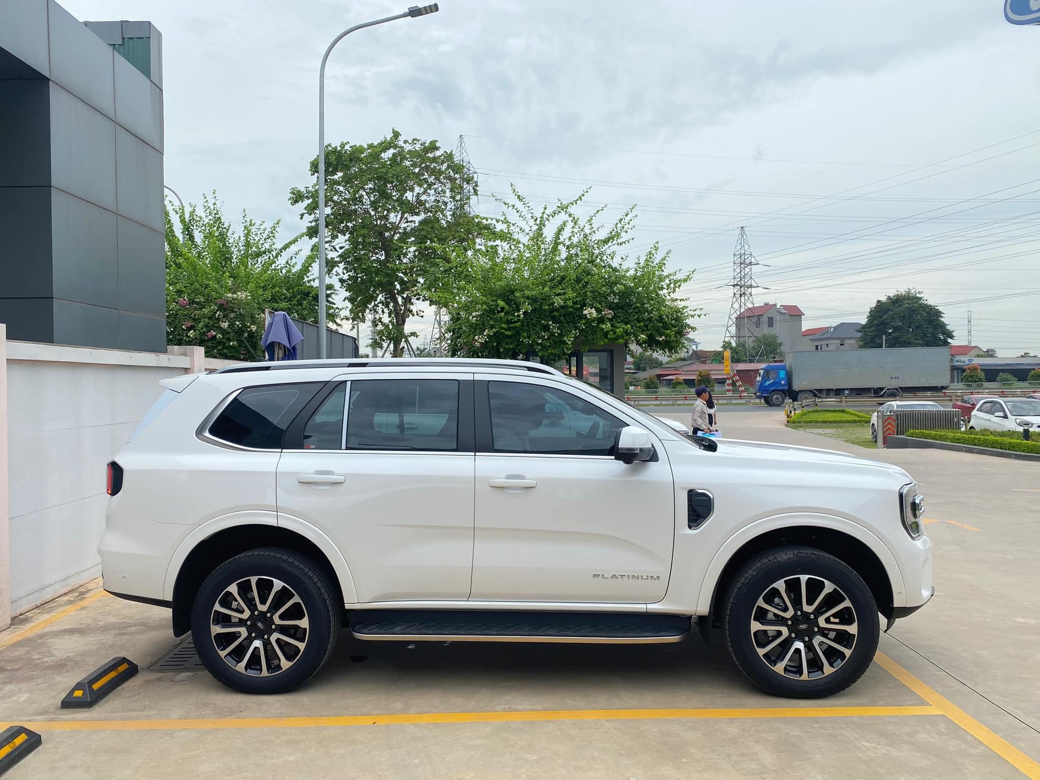 Ford Everest Platinum Mới 2025 – SUV 7 Chỗ Đẳng Cấp, Tiện Nghi Và Sang Trọng 29 Ford Everest Platinum Mới 2025 – SUV 7 Chỗ Đẳng Cấp, Tiện Nghi Và Sang Trọng 17
