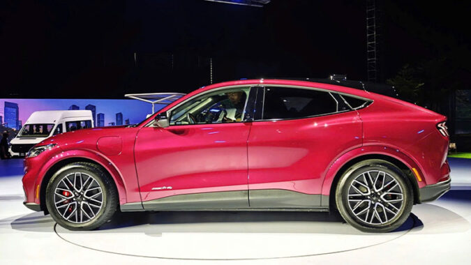 Đánh Giá Ford Mustang Mach-E | SUV Điện Hiệu Suất Cao Đầu Tiên Tại Việt Nam 13