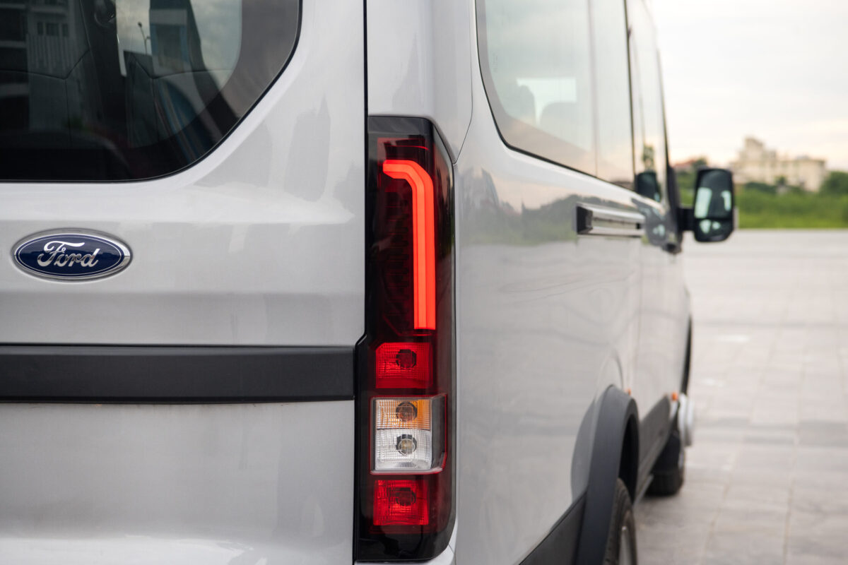 Ford Transit 18 Chỗ Premium+ : Giải Pháp Tối Ưu Cho Kinh Doanh Vận Tải Hành Khách 4