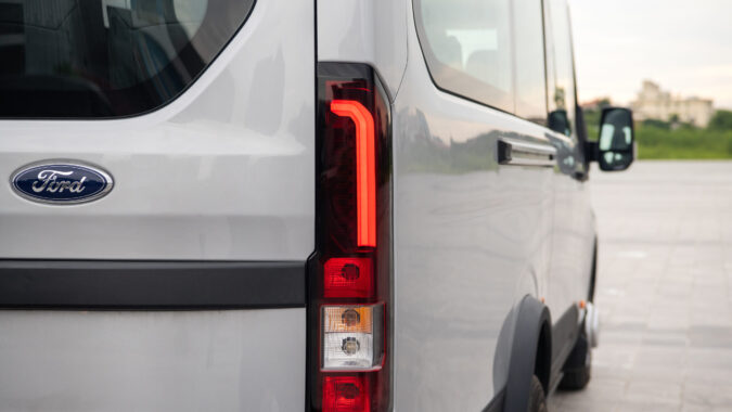 Ford Transit 18 Chỗ Premium+ : Giải Pháp Tối Ưu Cho Kinh Doanh Vận Tải Hành Khách 11