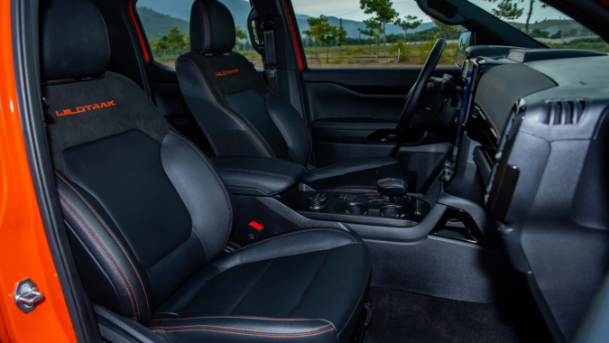 Ford Ranger Wildtrak 3.0L V6 MỚI: Giá Xe, Thông Số Và Đánh Giá 14
