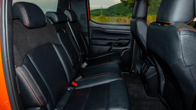 Ford Ranger Wildtrak 3.0L V6 MỚI: Giá Xe, Thông Số Và Đánh Giá 15